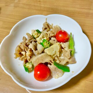 夏野菜と豚肉の炒り豆腐炒め